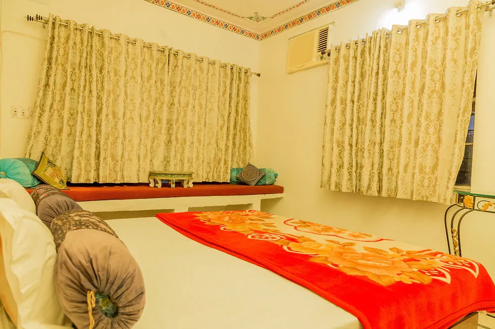 **  Hotel Hanuman Ghat On Lake Pichola Udaipur India