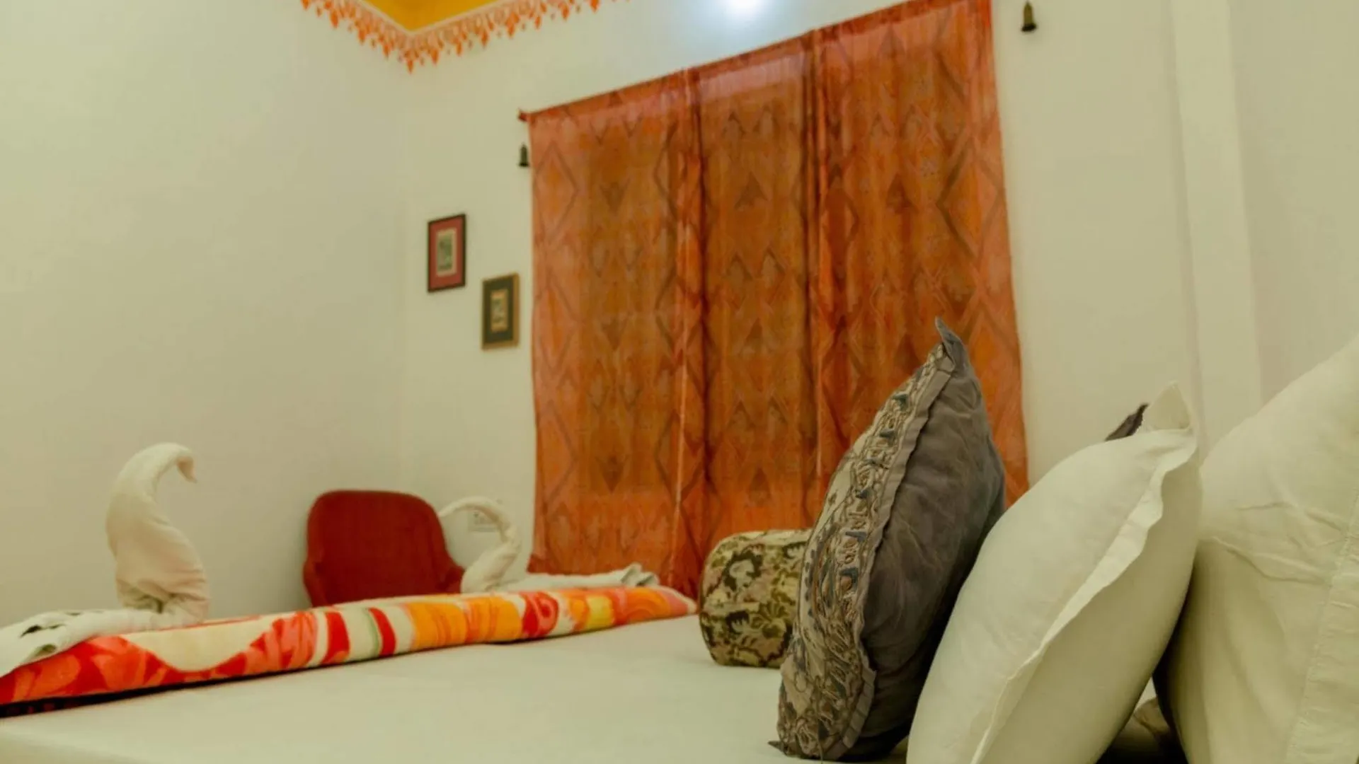 Hotel Hanuman Ghat On Lake Pichola Udaipur 2*,