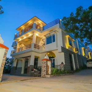 Hotel The Lavit Malhar Inn.