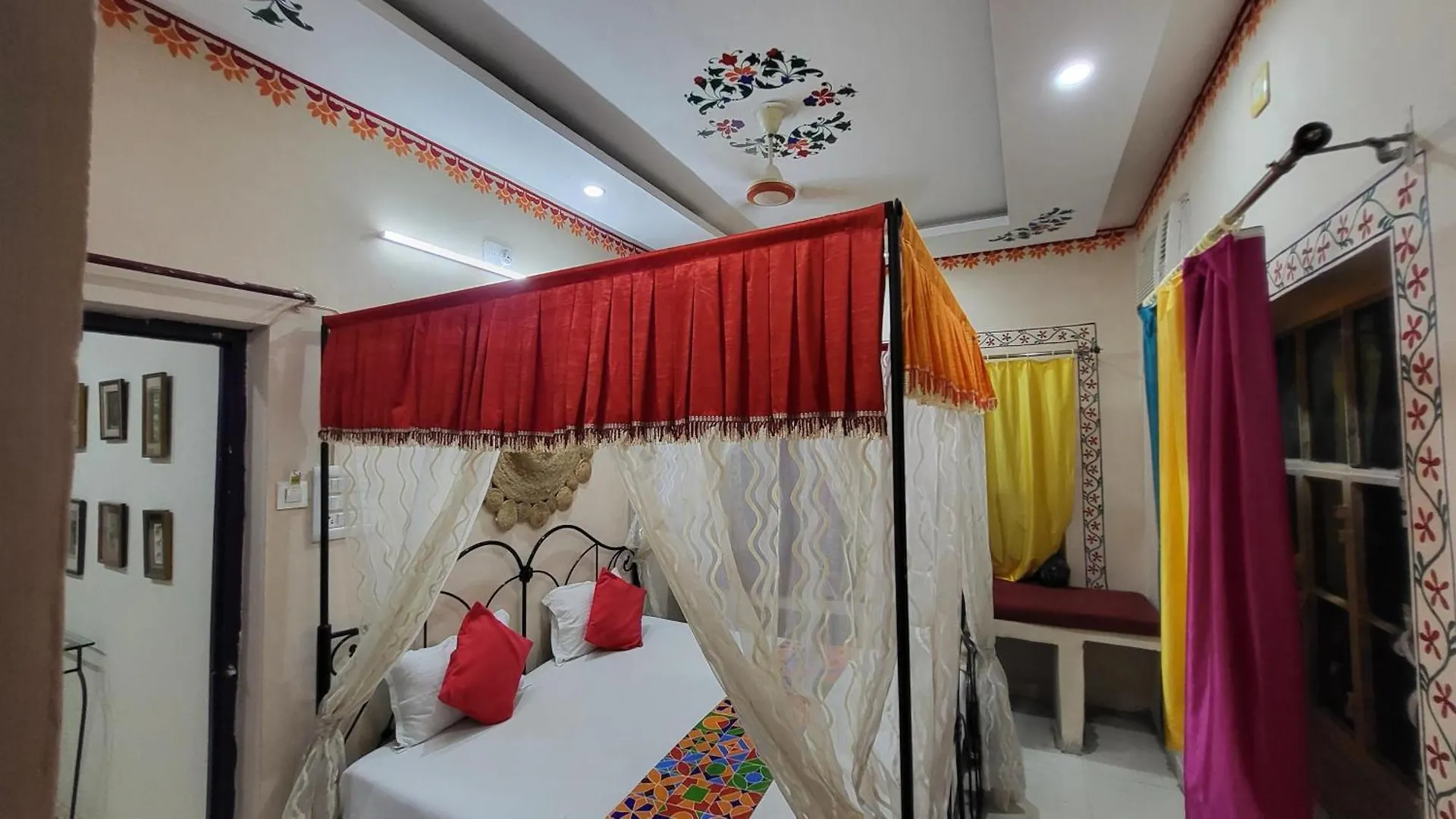 Hotel Hanuman Ghat On Lake Pichola 烏代浦 2*,  印度