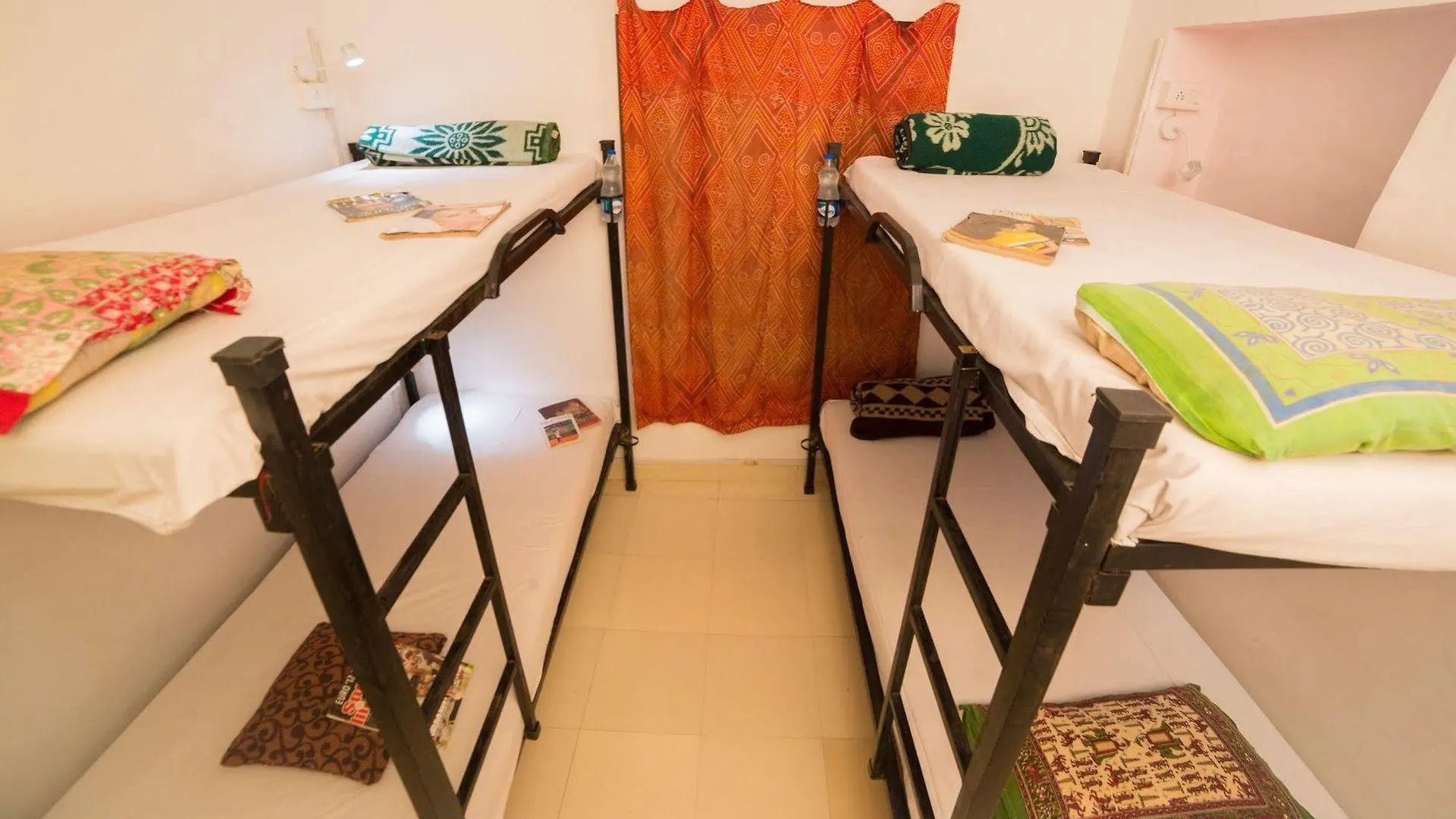 Hotel Hanuman Ghat On Lake Pichola 烏代浦 2*,
