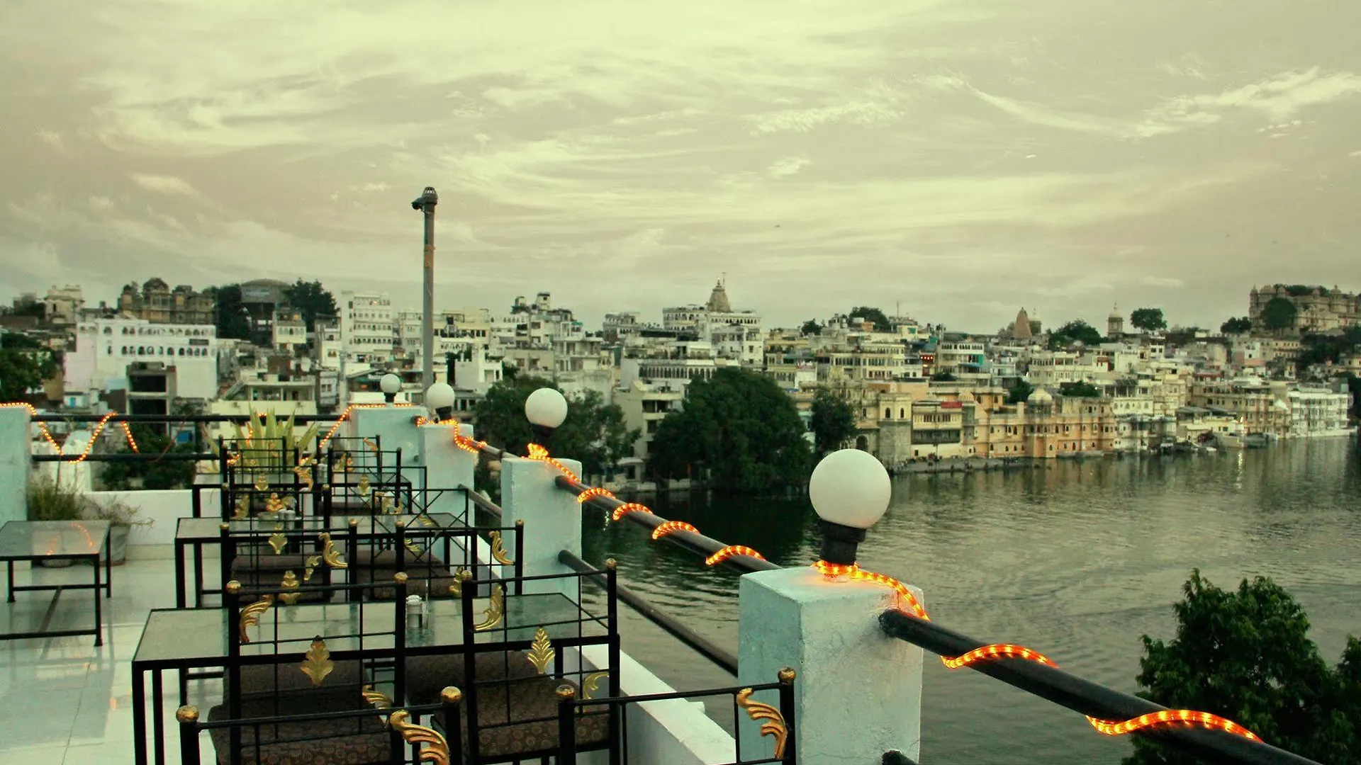Hotel Hanuman Ghat On Lake Pichola 烏代浦